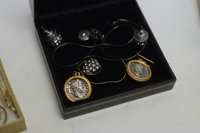 Lot 288 - A selection of silver and other jewellery