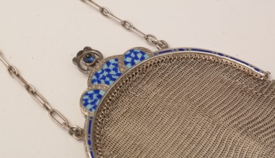 Lot 207 - A George V Art Deco silver "Flapper" mesh purse