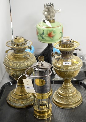 Lot 303 - Selection of lamps and lightings.