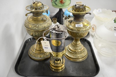 Lot 303 - Selection of lamps and lightings.
