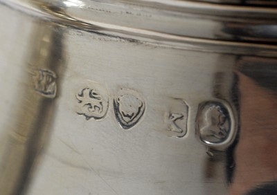 Lot 144 - A George IV silver coffee pot