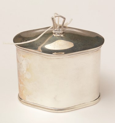 Lot 185 - A George V silver tea caddy