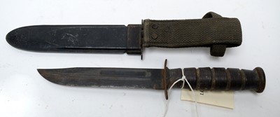 Lot 435 - A United-States Navy WWII Mark-2 combat knife