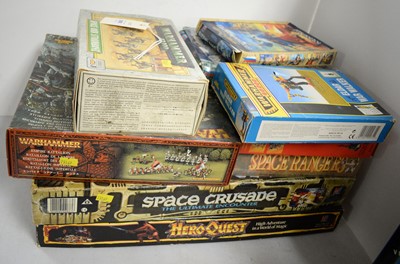 Lot 355 - A selection of various games and models