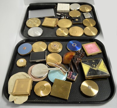 Lot 338 - Selection of lady's vintage compacts and accessories.