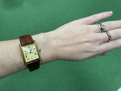 Lot 41 - Must de Cartier: a silver-gilt cased quartz wristwatch