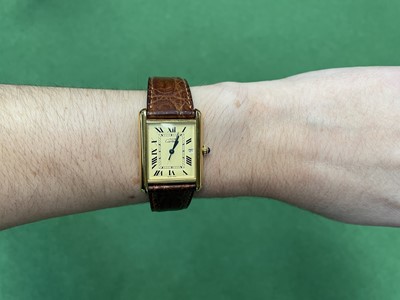 Lot 41 - Must de Cartier: a silver-gilt cased quartz wristwatch