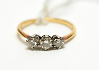 Lot 147 - An early 20th century three-stone diamond ring