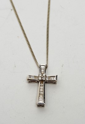 Lot 150 - A diamond cruciform pendant necklace