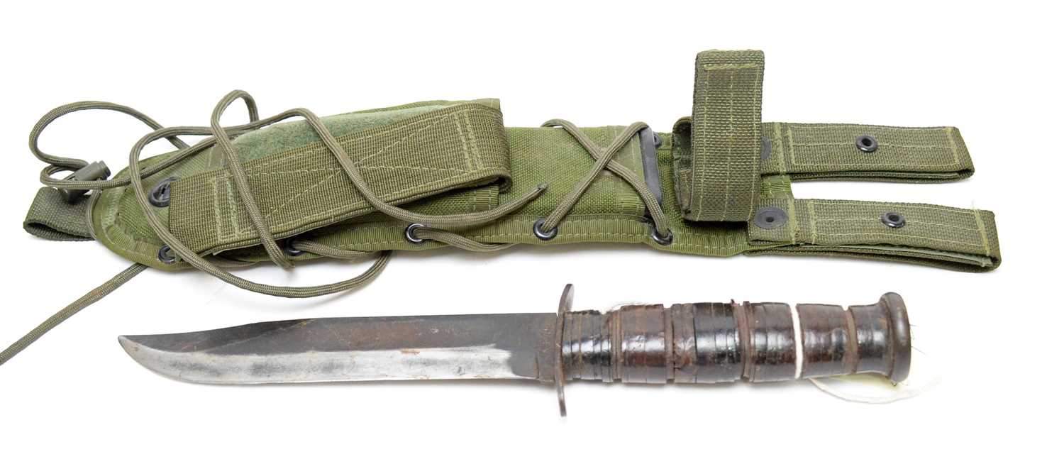 Lot 454 - A United-States Marine-Corps Ka-Bar fighting knife