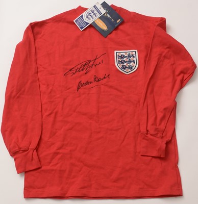 Lot 627 - An autographed 1966 England World Cup football shirt