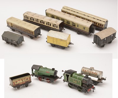 Lot 142 - A collection of O gauge model railway