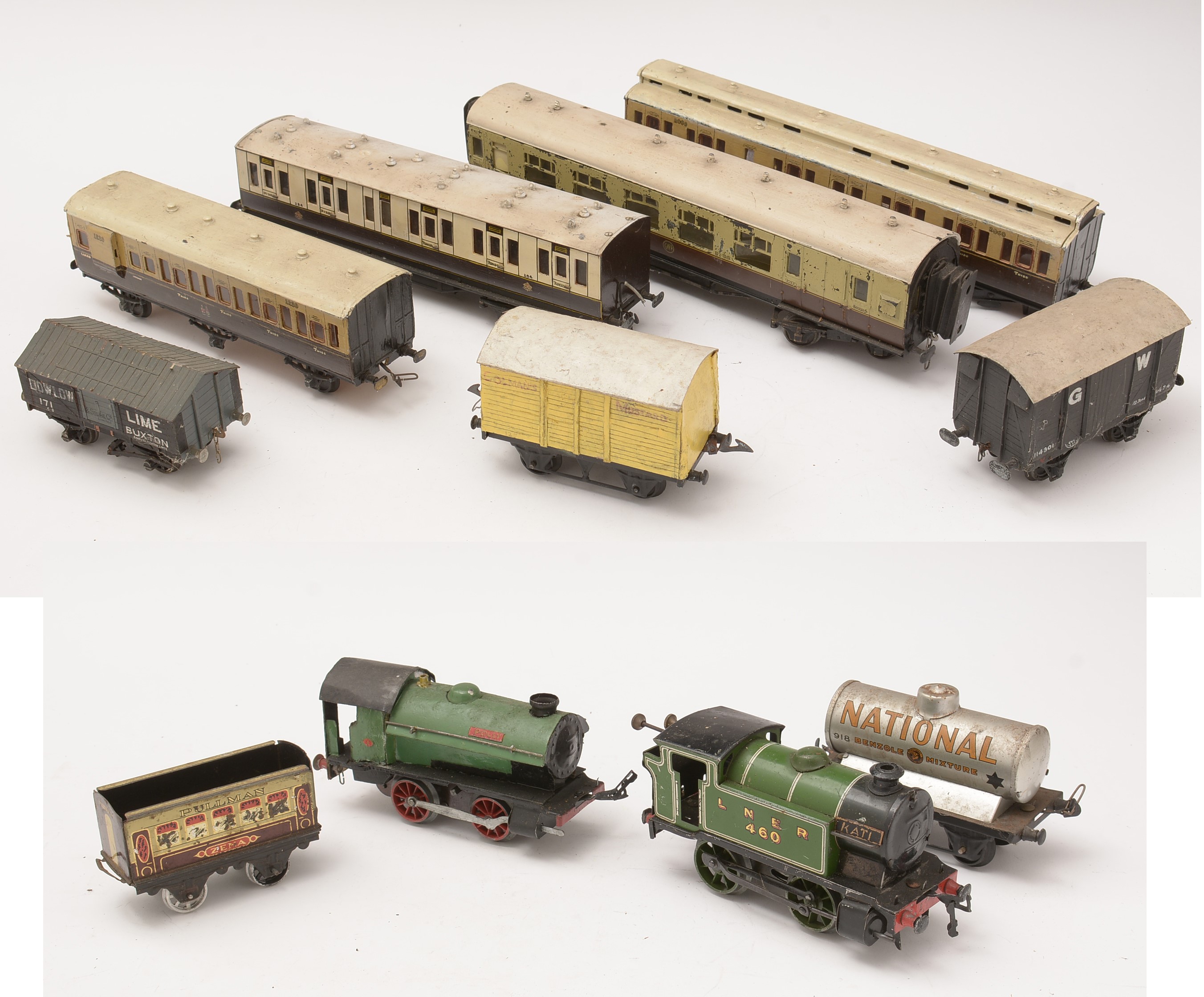 Lot 142 A collection of O gauge model railway