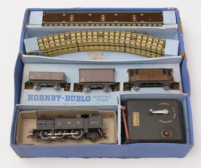 Lot 144 - Hornby Dublo including an Electric Train Set