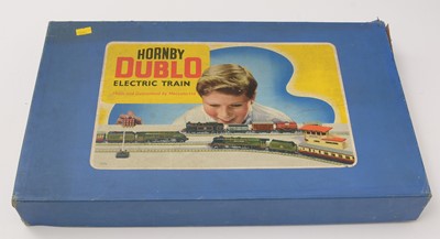 Lot 136 - A Hornby Dublo OO-gauge train set