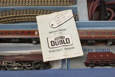 Lot 137 - A Hornby Dublo OO-gauge train set