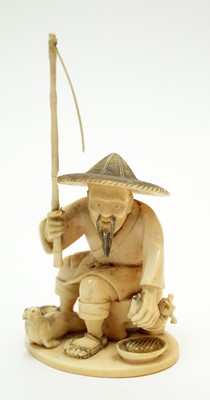 Lot 489 - Japanese carved ivory okimono fisherman