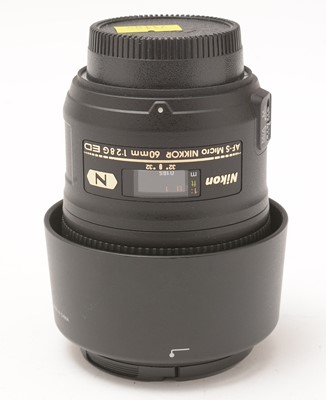 Lot 362 - A Nikon lens.