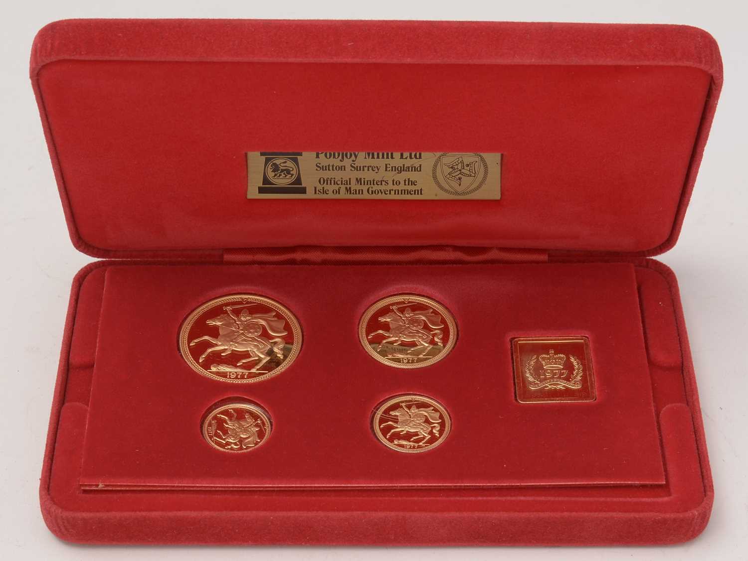Lot 883 - An Isle of Man 1977 gold proof sovereign set