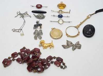 Lot 128 - Antique and later costume jewellery