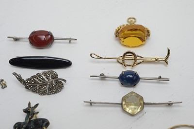 Lot 128 - Antique and later costume jewellery