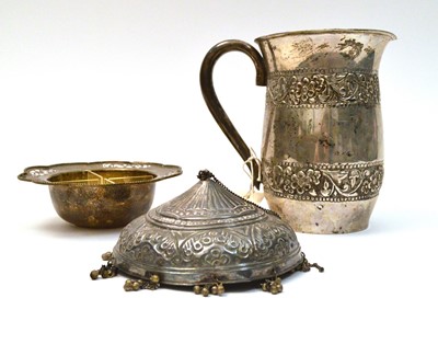 Lot 143 - Indian white metal items