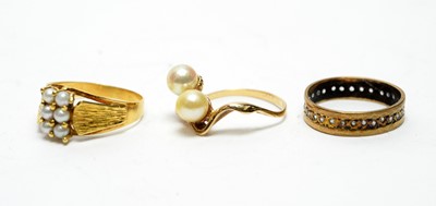 Lot 151 - Yellow metal and pearl rings