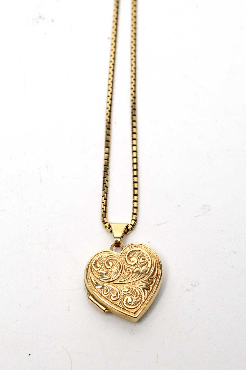Lot 157 - A 9ct gold heart-shaped pendant locket