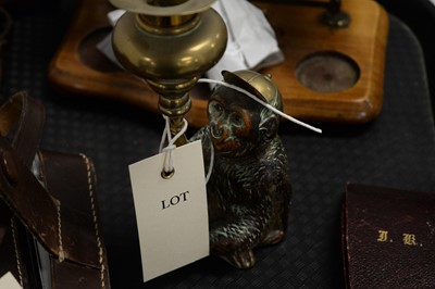 Lot 337 - An assortment of collectables.