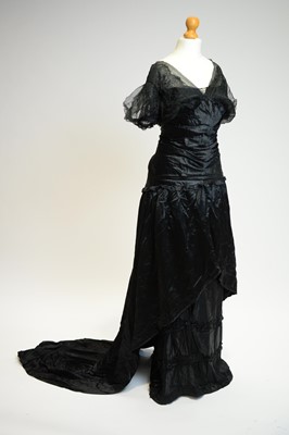 Lot 794 - A 1910 or "Titanic Era" black silk, chiffon, and lace evening dress