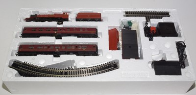 Lot 292 - Hornby 00 Gauge Harry Potter and The Philosopher's Stone Hogwarts Express Electric Train Set