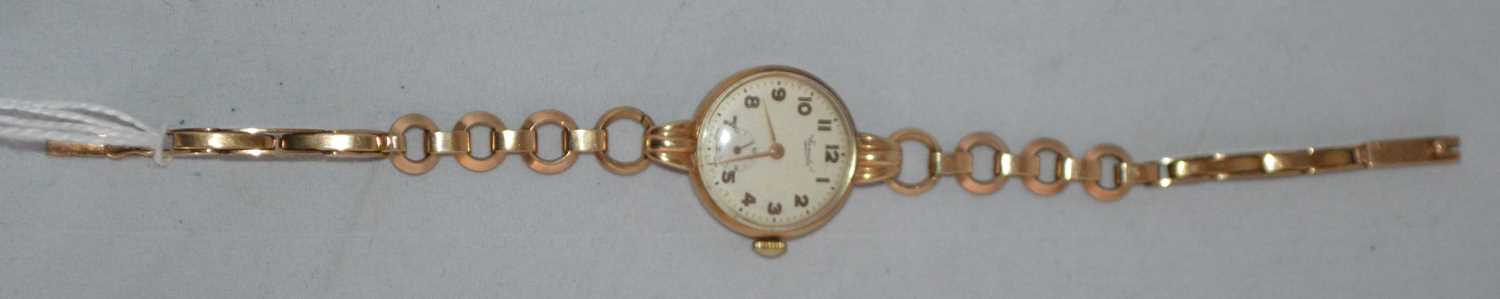 Lot 157 - A 9ct yellow gold Everite cocktail watch