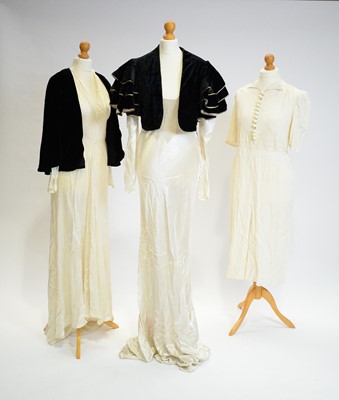 Lot 811 - 1930s costume and accessories