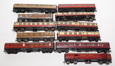Lot 162 - Hornby Railways OO-gauge rolling stock and carriages