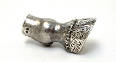 Lot 183 - A Victorian silver novelty vesta case in the form of a horse's lower leg