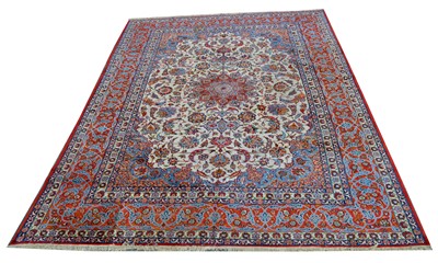 Lot 401 - An Isfahan carpet