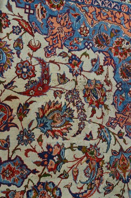 Lot 668 - An Isfahan carpet