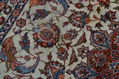 Lot 668 - An Isfahan carpet