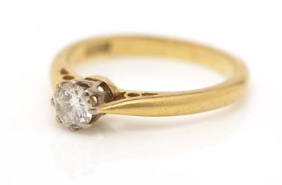 Lot 161 - A single stone diamond ring