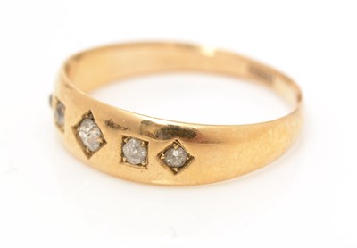 Lot 190 - A five stone diamond ring