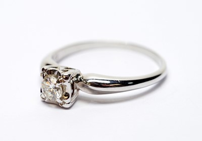 Lot 195 - A single stone diamond ring