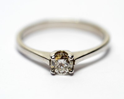 Lot 217 - A single stone diamond ring