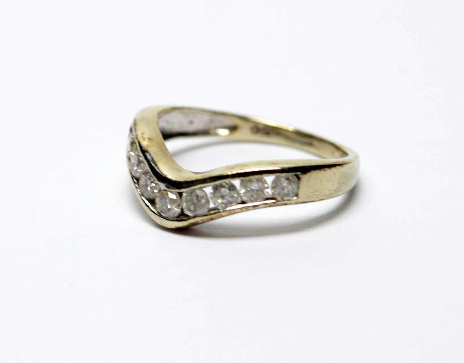 Lot 239 - A diamond ring
