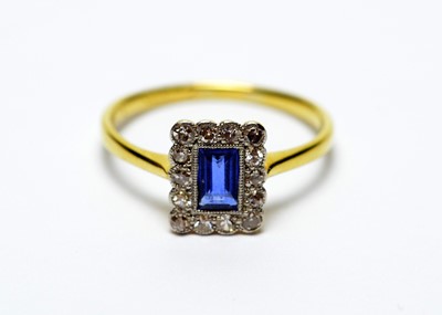 Lot 280 - A sapphire and diamond cluster ring