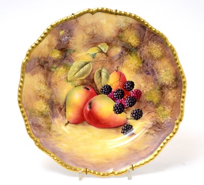 Lot 522 - Worcester fruit painted plate John Smith