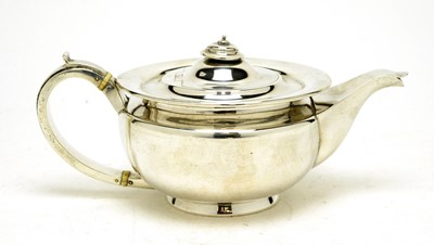 Lot 538 - A George V silver teapot, by D&J Wellby Ltd