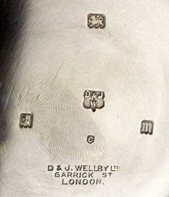 Lot 538 - A George V silver teapot, by D&J Wellby Ltd