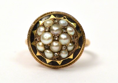 Lot 120 - A Victorian mourning ring
