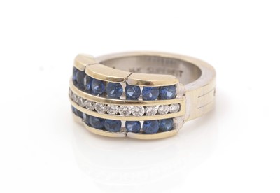 Lot 424 - A sapphire and diamond ring