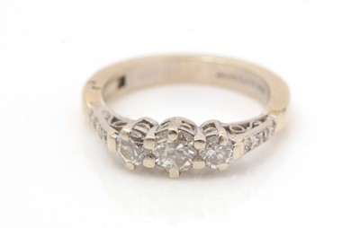 Lot 425 - A diamond ring